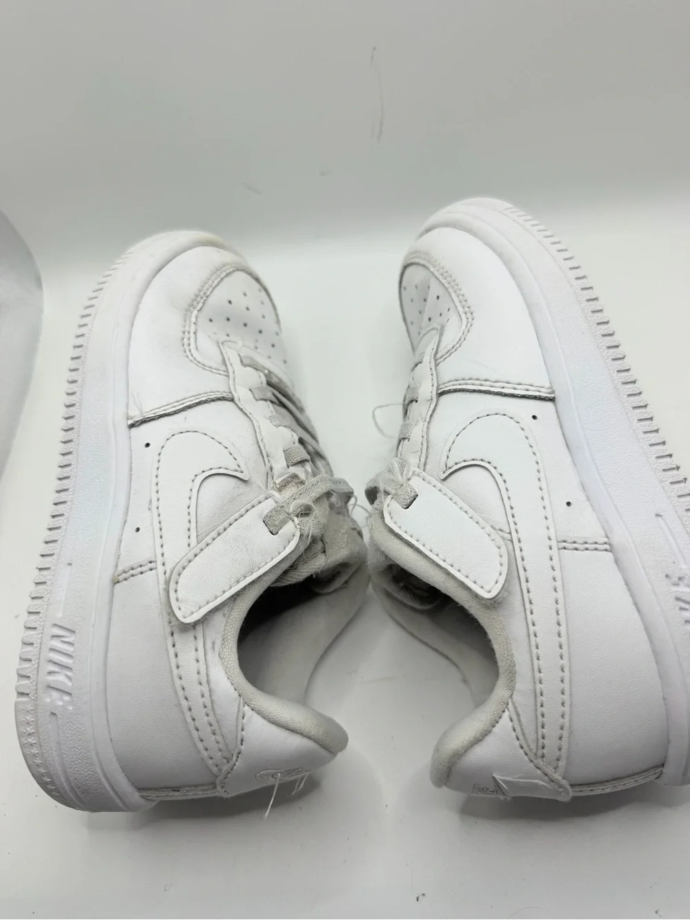 Nike Kids White Leather Sneakers with Hook-and-Loop Strap